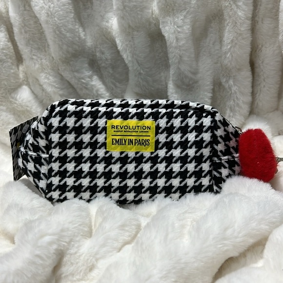 Revolution Emily in Paris City of Love Eyeshadow Palette & Bag Set - Picture 8 of 9